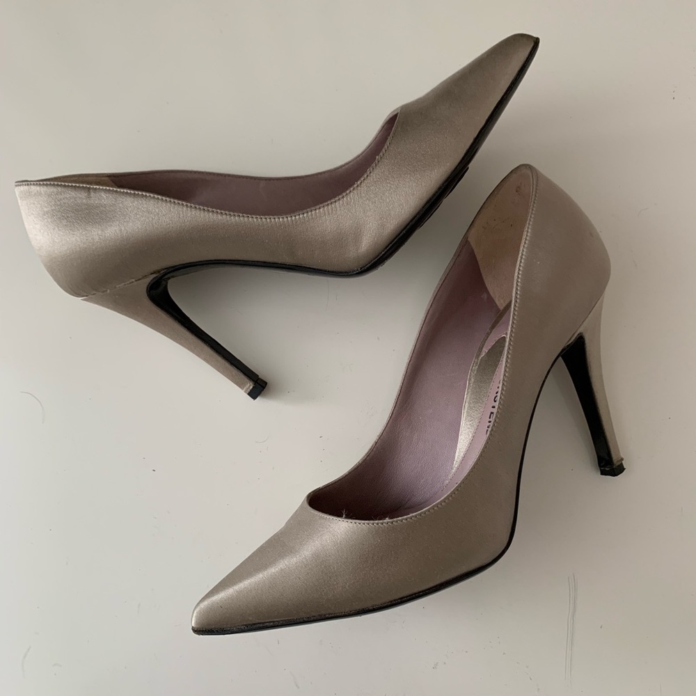 Diane von Furstenberg Silver Vintage satin pumps sz 7